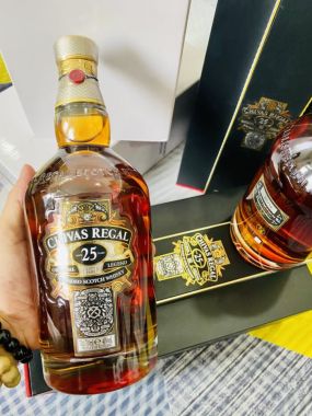 Chivas 25 Năm Regal
