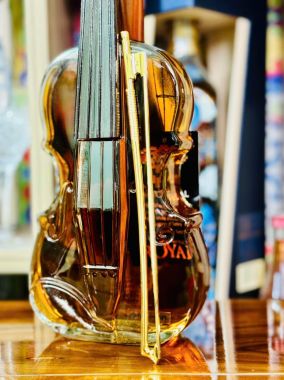 Đàn violin Suntory VSOP 70cl
