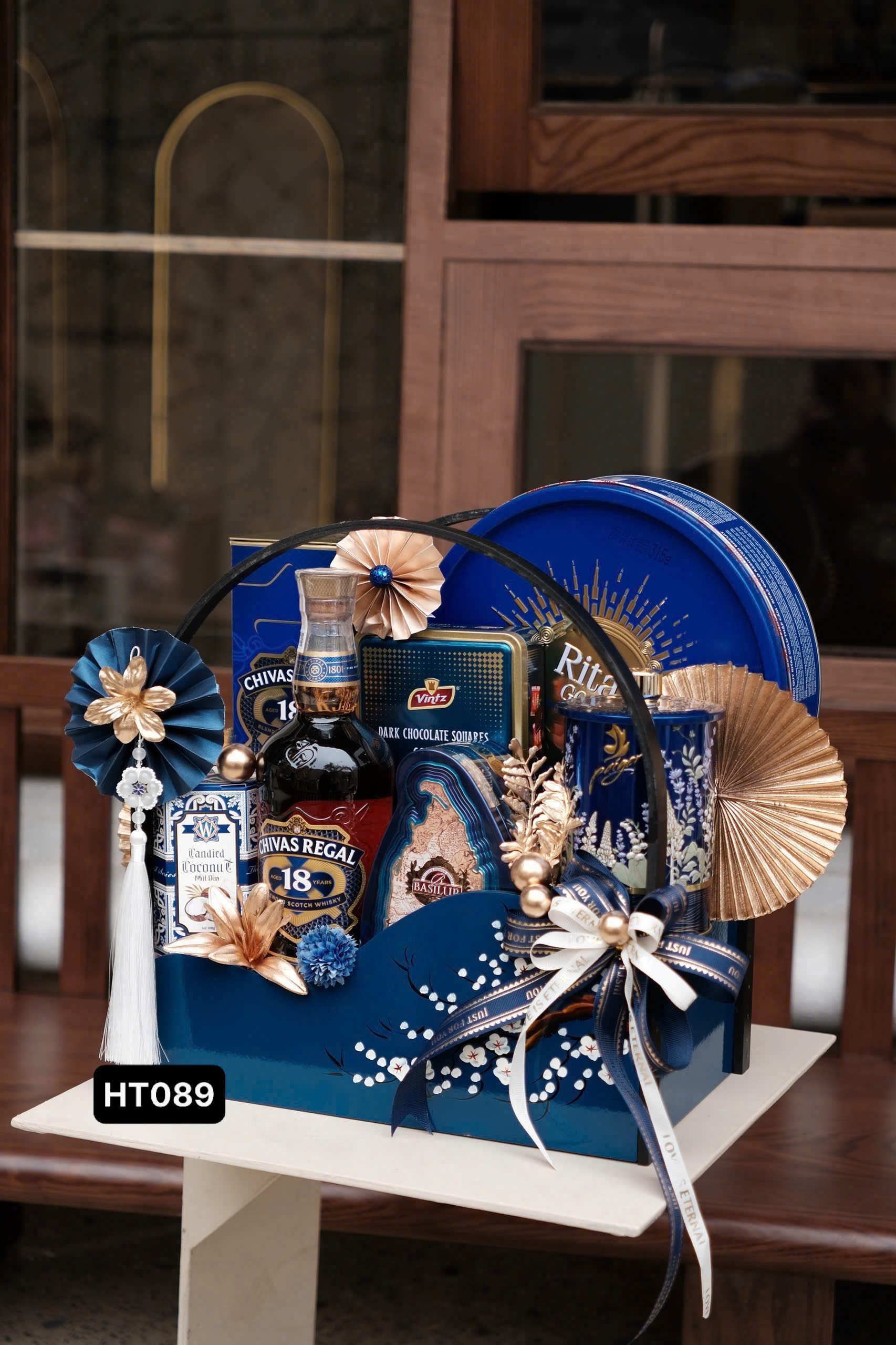 GIỎ QUÀ TẾT BÁNH KEỌ NHẬP 2026 bk26-HT089- RƯỢU NGOẠI SG