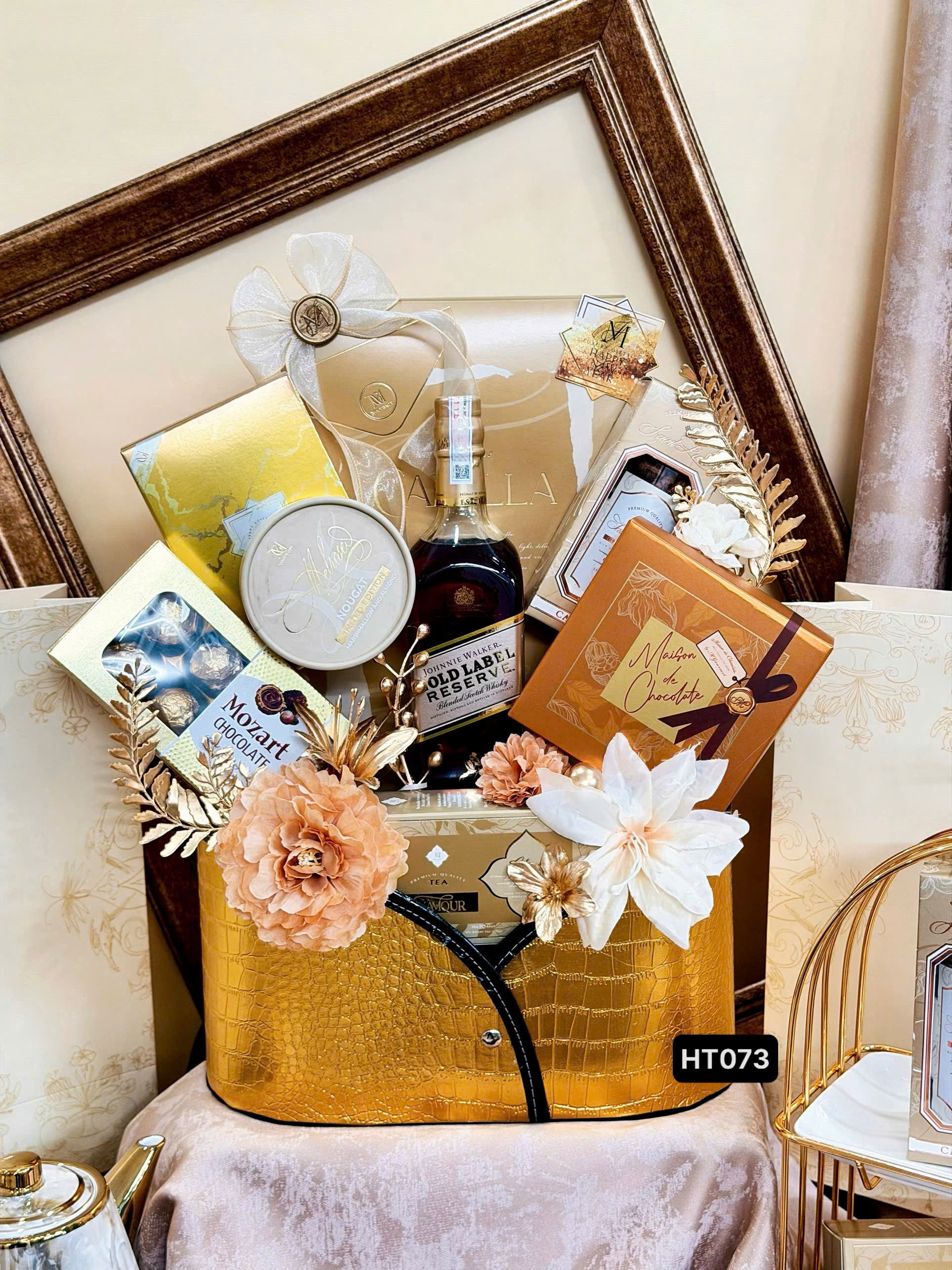 GIỎ QUÀ TẾT BÁNH KEỌ NHẬP 2026 bk26-HT073- RƯỢU NGOẠI SG