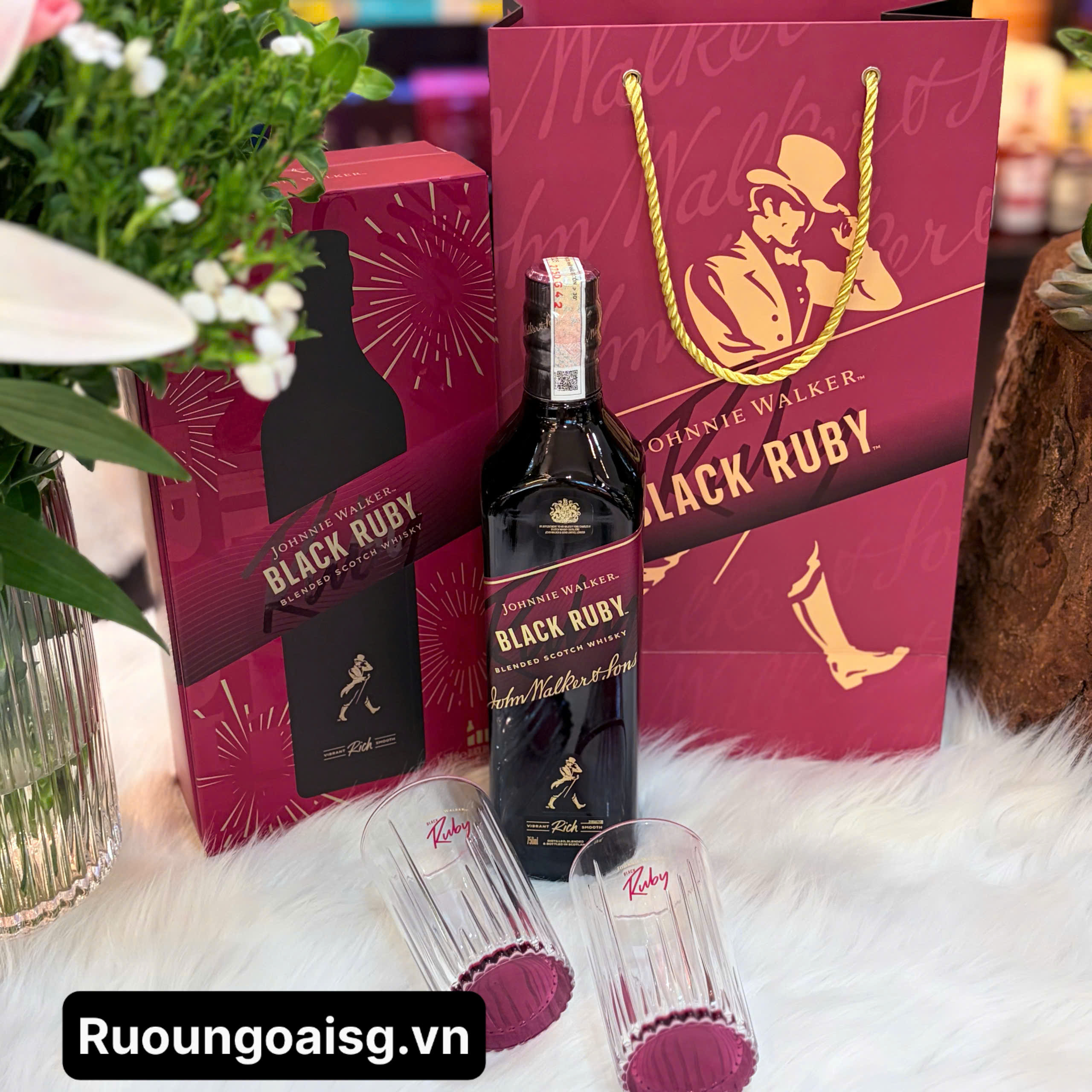 Johnnie Walker Black Ruby Hộp Quà Tết 2027