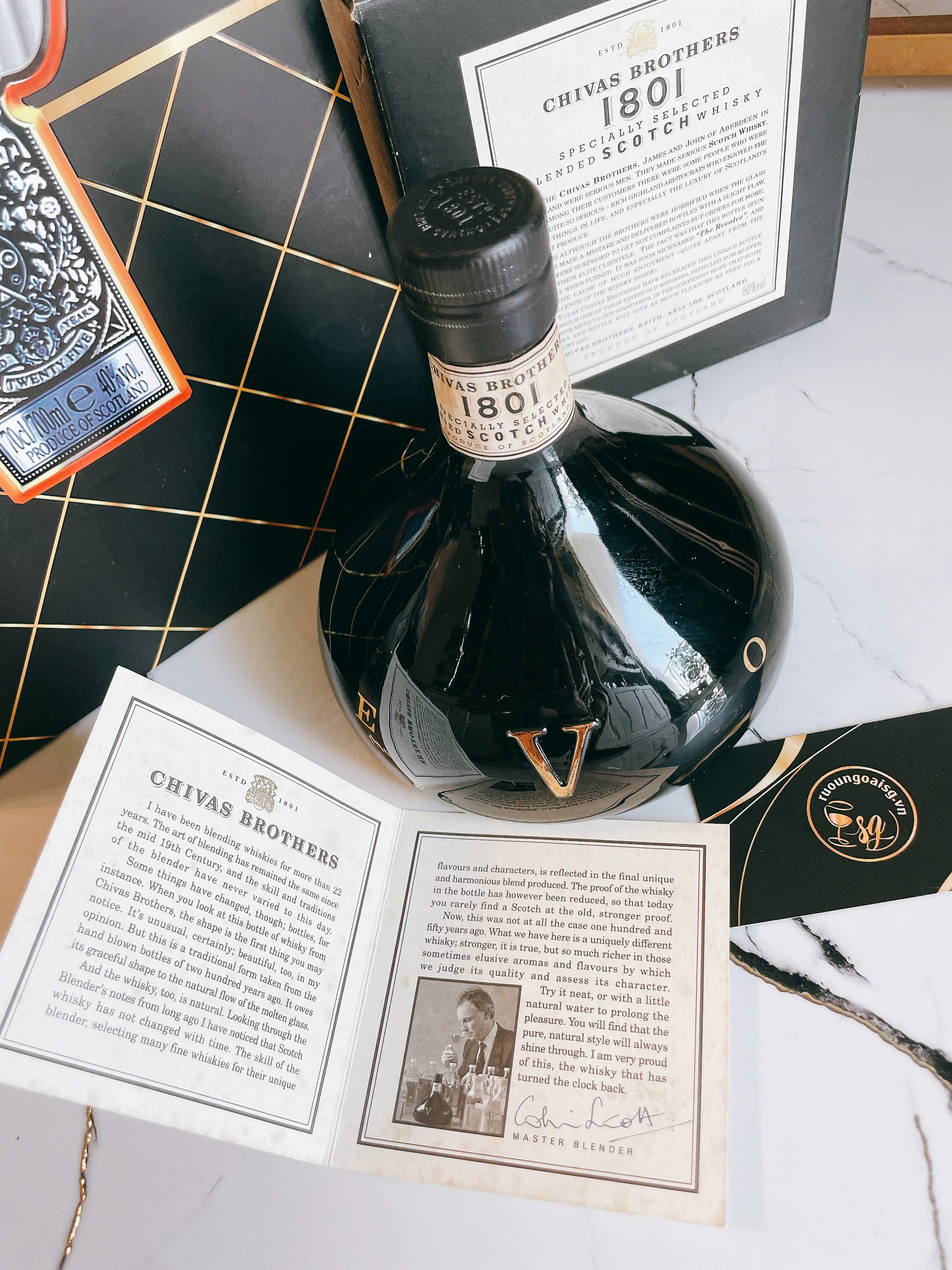 Rượu Whisky Chivas Revolve 1801 (Chivas Đĩa Bay) 