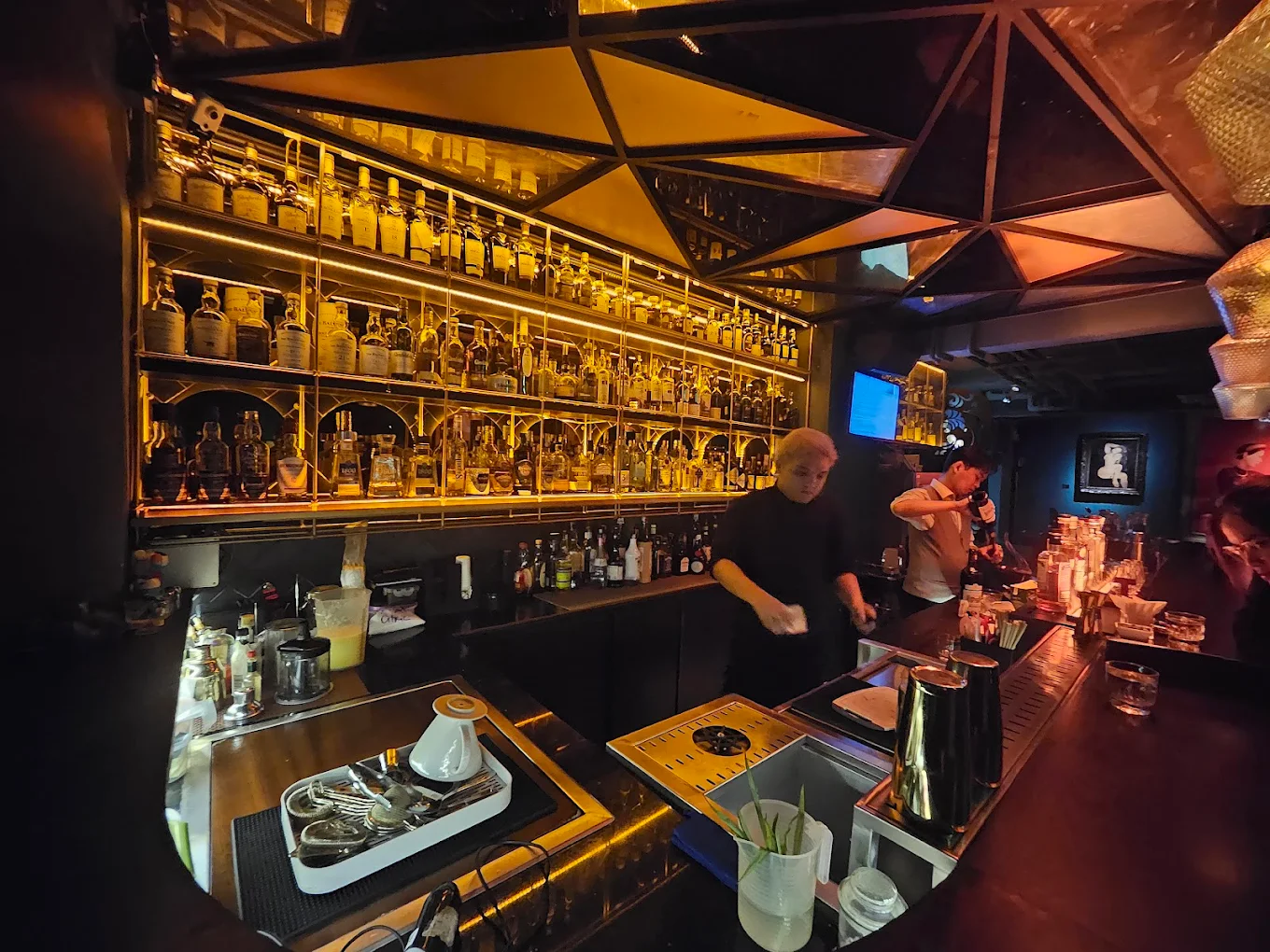 FLATTO WHISKY/COCKTAIL BAR - PHÚ MỸ HƯNG, QUẬN 7