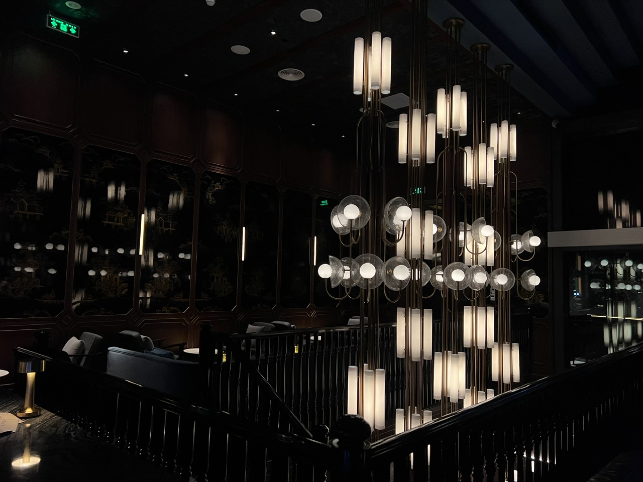 Song Bar tại Hilton