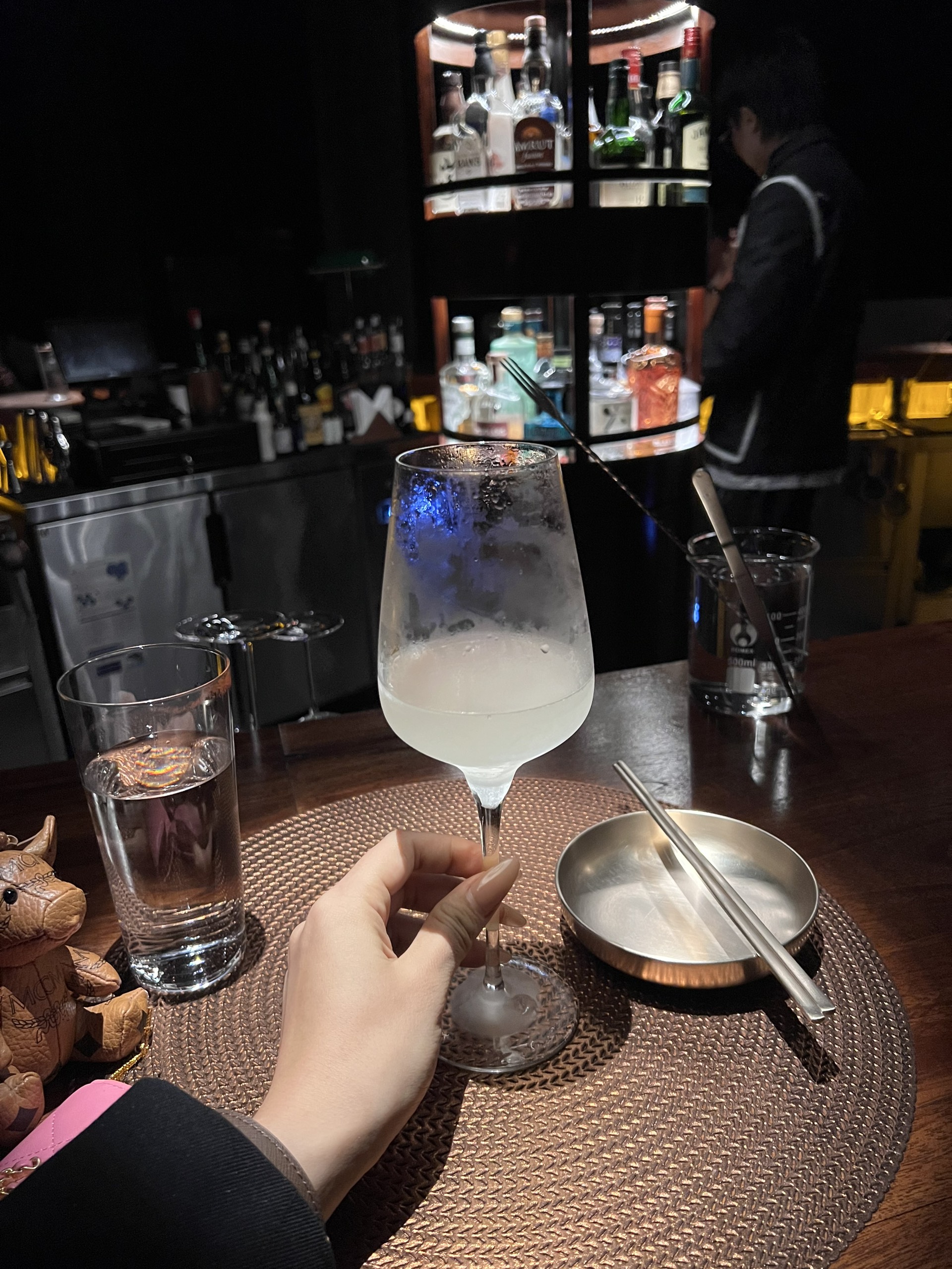 Khám Phá Tủ Bar: Điểm Đến Hoàn Hảo Cho Tín Đồ Ẩm Thực và Rượu