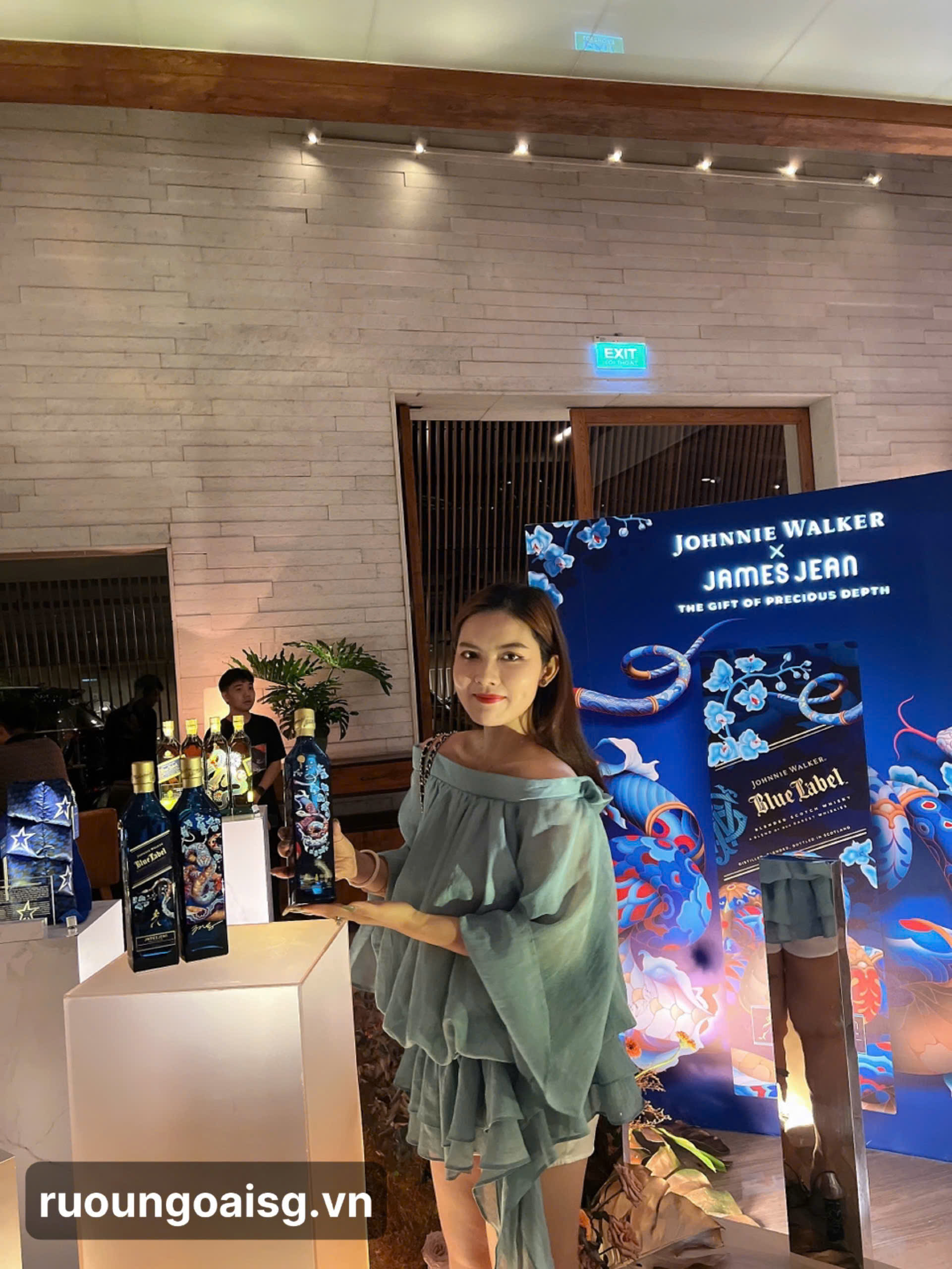 Rượu Whisky Johnnie Walker Blue Label x James Jean Phiên Bản Hộp Quà Tết Ất Tỵ 2025