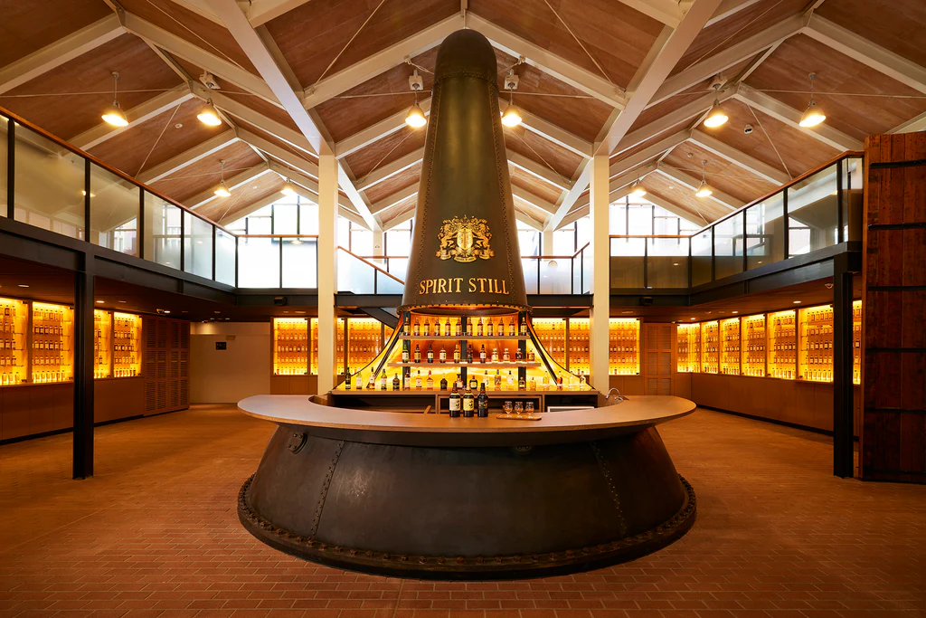 Yamazaki Distillery: Nơi tạo nên hương vị độc đáo của whisky Nhật Bản