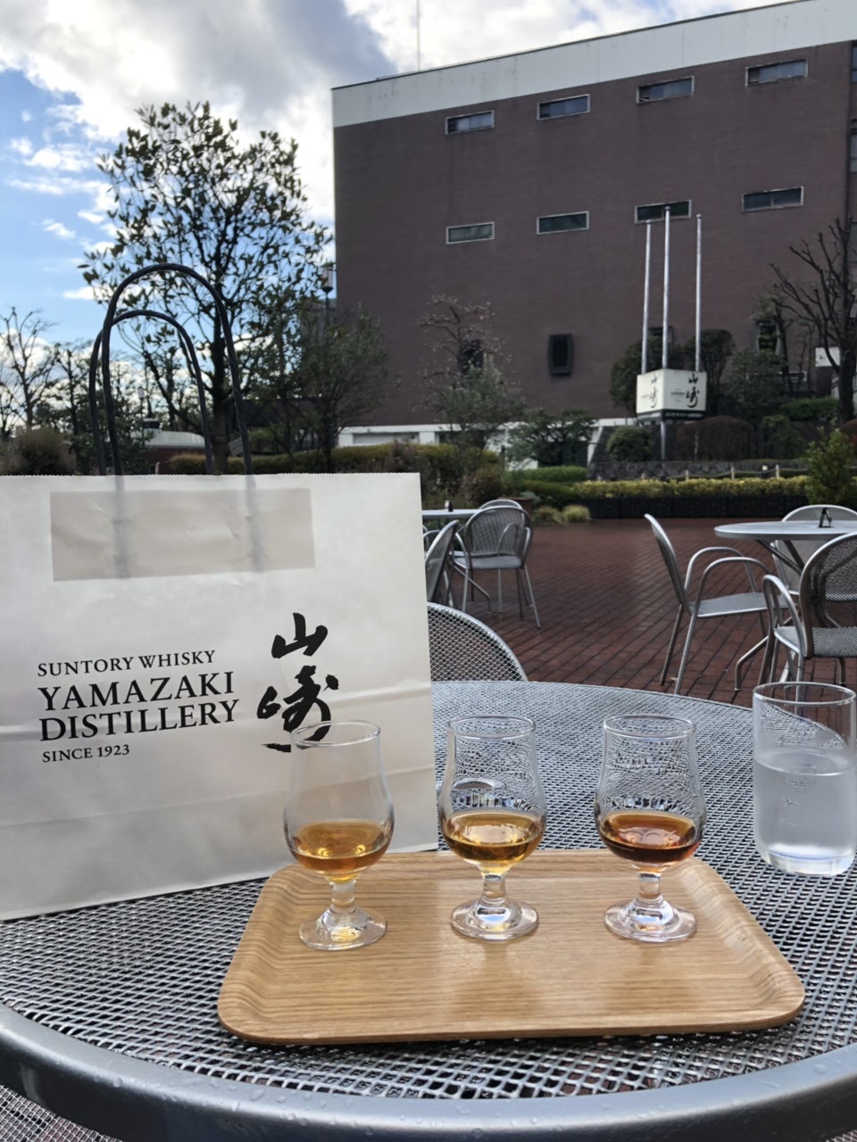 Yamazaki Distillery: Nơi tạo nên hương vị độc đáo của whisky Nhật Bản